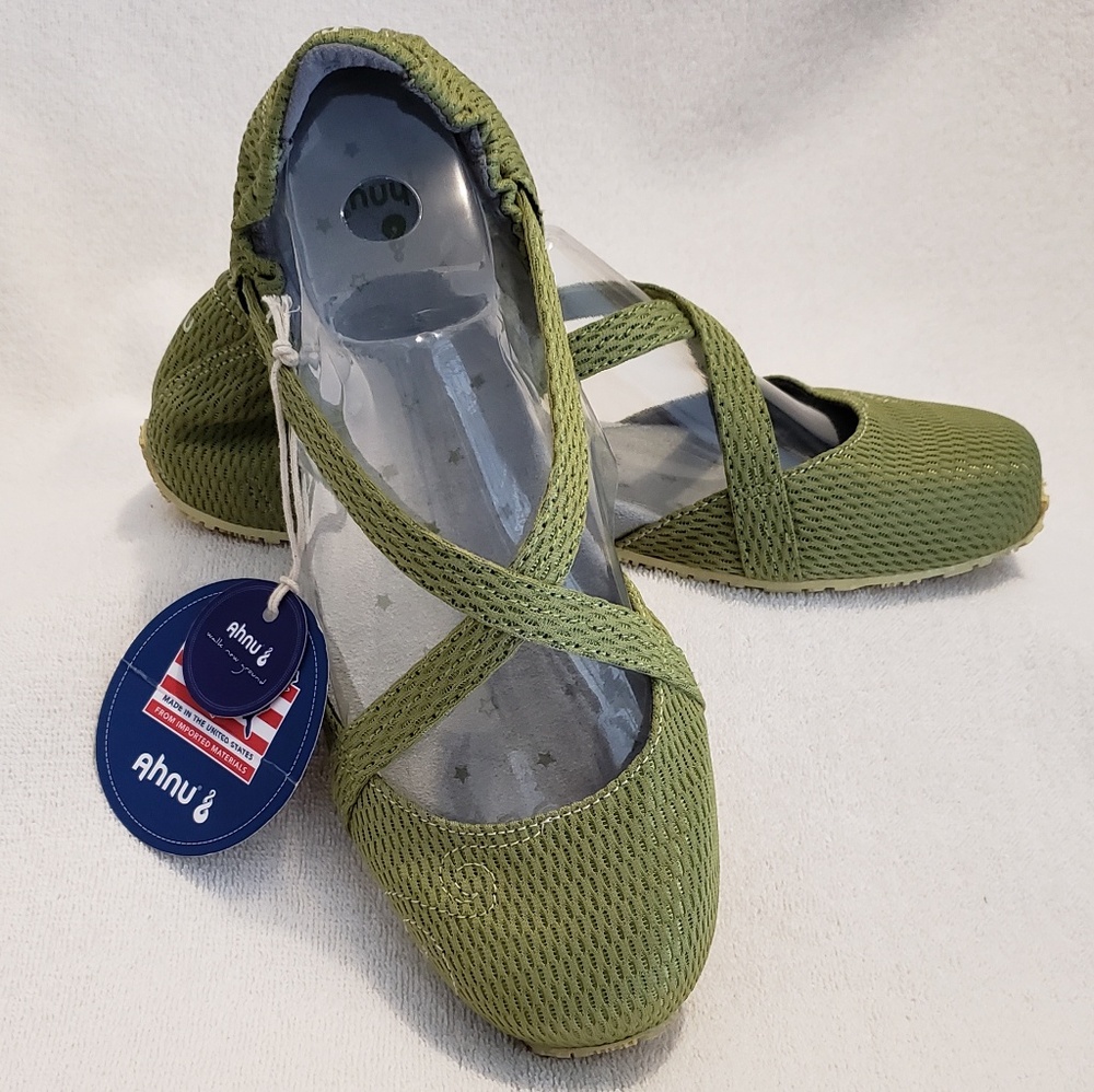 AHNU KARMA SIZE 9 YOGA-INSPIRED FLATS